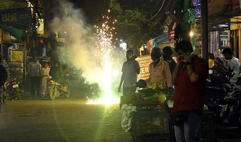 Delhi-NCR ಪ್ರದೇಶಗಳಲ್ಲಿ ದೀಪಾವಳಿ ಹಬ್ಬಕ್ಕೆ ಹಸಿರು ಪಟಾಕಿ ಮಾರಾಟ, ಬಳಕೆಗೆ ಸುಪ್ರೀಂ ಕೋರ್ಟ್ ಅನುಮತಿ