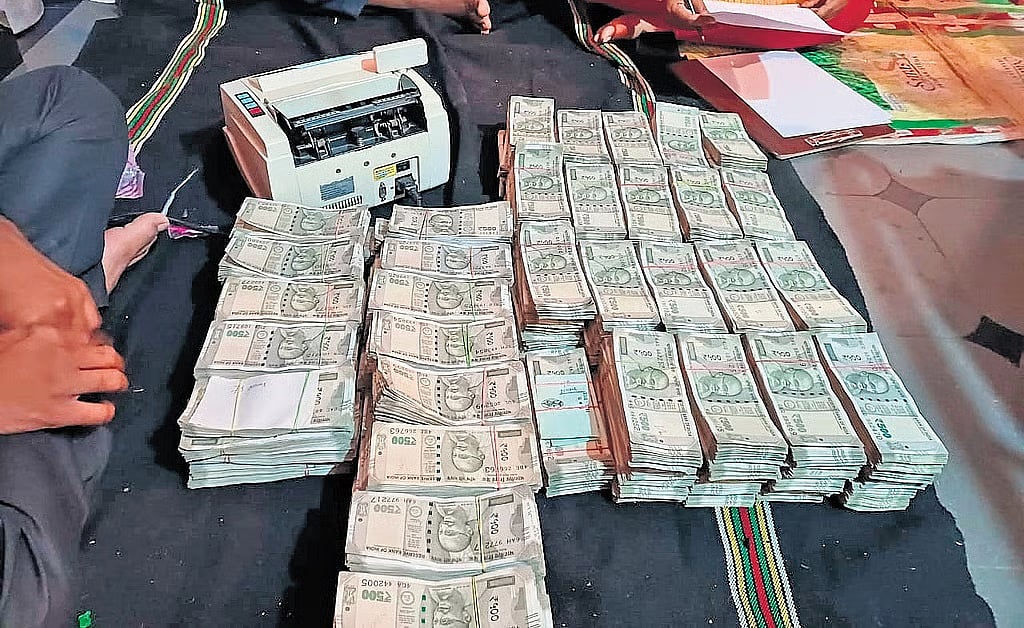 Lokayukta Raid: ರಾಜ್ಯಾದ್ಯಂತ 12 ಅಧಿಕಾರಿಗಳ ಮೇಲೆ ದಾಳಿ; 38 ಕೋಟಿ ರೂ ಮೌಲ್ಯದ ಅಕ್ರಮ ಆಸ್ತಿ ಪತ್ತೆ