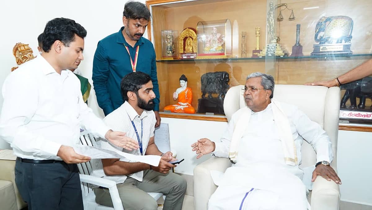 ಸಿದ್ದರಾಮಯ್ಯ ಮನೆಗೆ ಜಾತಿ ಗಣತಿ ಸಿಬ್ಬಂದಿ; ಸಮೀಕ್ಷೆ ಬಗ್ಗೆ CM ಹೇಳಿದ್ದೇನು?
