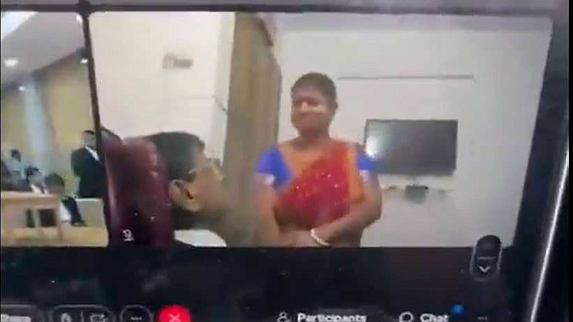 ದೆಹಲಿ ಹೈಕೋರ್ಟ್ ವರ್ಚುವಲ್ ವಿಚಾರಣೆ ವೇಳೆ ಮಹಿಳೆಗೆ ಚುಂಬಿಸಿದ ವಕೀಲ: Video Viral