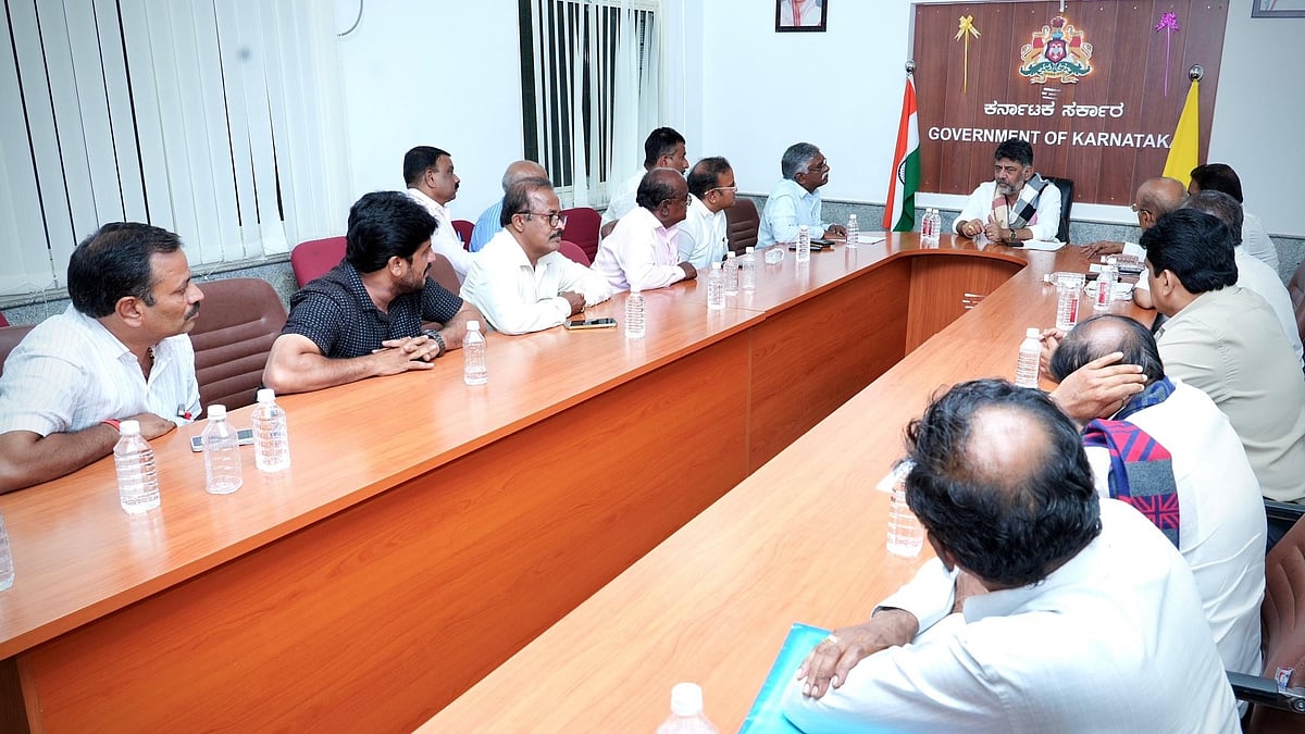 ಬಿಲ್ ಕ್ಲಿಯರ್'ಗೆ ಗುತ್ತಿಗೆದಾರರ ಆಗ್ರಹ: DCM ಡಿ.ಕೆ ಶಿವಕುಮಾರ್ ಮಧ್ಯಪ್ರವೇಶ; ಮುಖ್ಯಮಂತ್ರಿಗಳೊಂದಿಗೆ ಮಾತುಕತೆ ನಡೆಸುವ ಭರವಸೆ