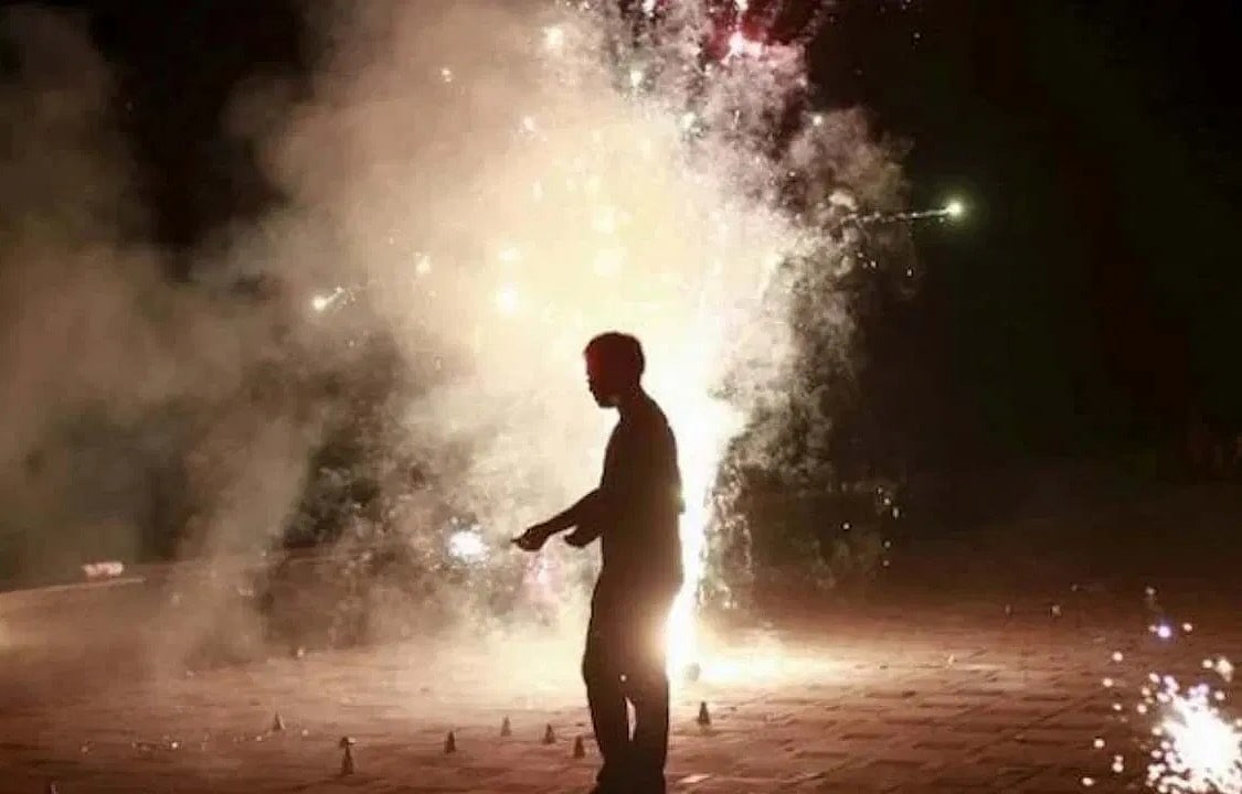ಪಟಾಕಿ ಹೊಡೆಯುವಾಗ ಅವಘಡ: 7 ಮಕ್ಕಳು ಸೇರಿ ಹಲವರಿಗೆ ಗಾಯ; ಮಿಂಟೋ ಆಸ್ಪತ್ರೆಯಲ್ಲಿ 11ಕ್ಕೂ ಹೆಚ್ಚು ಕೇಸು