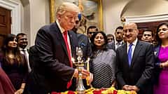 ಶ್ವೇತಭವನದಲ್ಲಿ ಅನಿವಾಸಿ ಭಾರತೀಯರೊಂದಿಗೆ ದೀಪಾವಳಿ ಆಚರಣೆ: ಮೋದಿ ‘ಮಹಾನ್ ವ್ಯಕ್ತಿ’ ಎಂದು ಕೊಂಡಾಡಿದ ಟ್ರಂಪ್