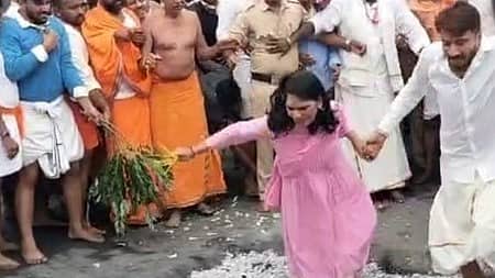 ಹಾಸನ: ಕೆಂಡ ಹಾಯ್ದುು, ಭಕ್ತರ ಹೃದಯ ಗೆದ್ದ ಜಿಲ್ಲಾಧಿಕಾರಿ ಲತಾ ಕುಮಾರಿ!