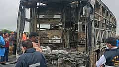 Kurnool bus fire: ವಿಧಿವಿಜ್ಞಾನ ತಂಡದಿಂದ ತನಿಖೆ ಆರಂಭ; ಮೃತದೇಹಗಳ DNA ಮಾದರಿ ಸಂಗ್ರಹ; ಬೈಕ್ ಸವಾರ ಸಾವು; Video