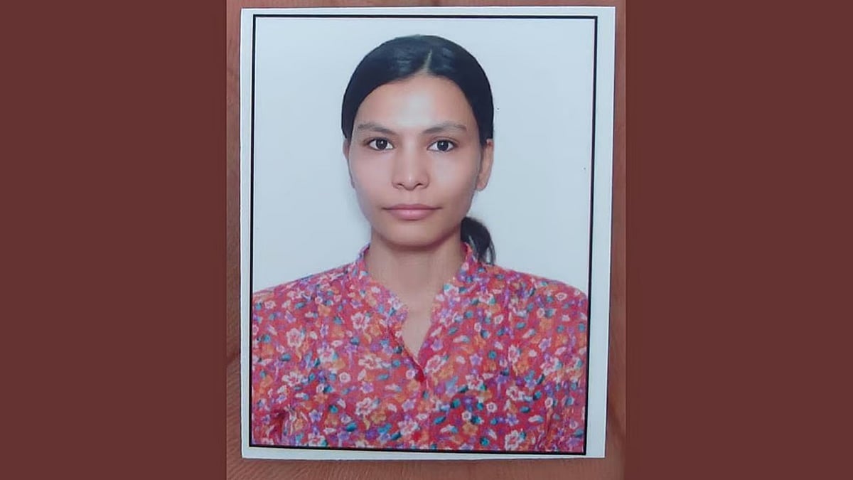ಬೆಂಗಳೂರು: ಗುಂಡಿ ತಪ್ಪಿಸಲು ಯತ್ನಿಸಿ ಬೈಕ್ ಗೆ ಗುದ್ದಿದ ಲಾರಿ; ಟ್ರಕ್ ಹರಿದು ಬ್ಯಾಂಕ್ ಉದ್ಯೋಗಿ ಸ್ಥಳದಲ್ಲೇ ಸಾವು