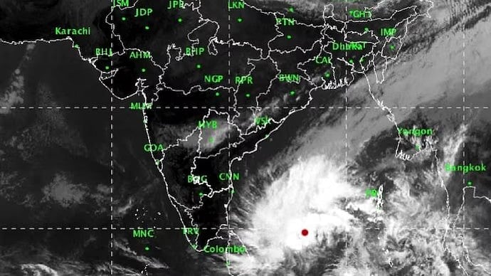 ಬಂಗಾಳಕೊಲ್ಲಿಯಲ್ಲಿ ವಾಯುಭಾರ ಕುಸಿತ: ಒಡಿಶಾದಲ್ಲಿ ಹೈ ಅಲರ್ಟ್; ಆಂಧ್ರ, ಕೇರಳದಲ್ಲಿ ಭಾರಿ ಮಳೆ; ಕರ್ನಾಟಕದ ಮೇಲೂ ಪರಿಣಾಮ?