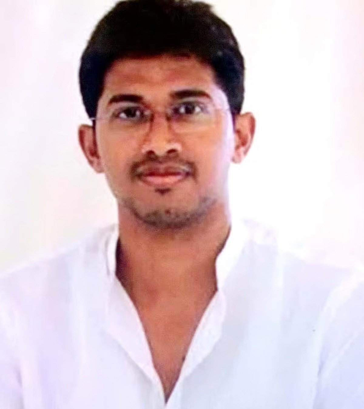 ಹುಬ್ಬಳ್ಳಿಯ ಉದ್ಯಮಿ, ಗುತ್ತಿಗೆದಾರ ಆನಂದ ಹೂವಿನಹಡಗಲಿ ಲಾಡ್ಜ್ನಲ್ಲಿ ಆತ್ಮಹತ್ಯೆ!