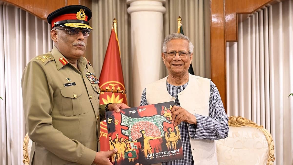 ಬಾಂಗ್ಲಾ ಉದ್ಧಟತನ: ಭಾರತದ ಭೂಭಾಗ ಸೇರಿಸಿಕೊಂಡ ನಕ್ಷೆ ಪಾಕ್ ಗೆ ನೀಡಿದ ಹಂಗಾಮಿ PM ಯೂನಸ್; ವಿವಾದ ಸೃಷ್ಠಿ!