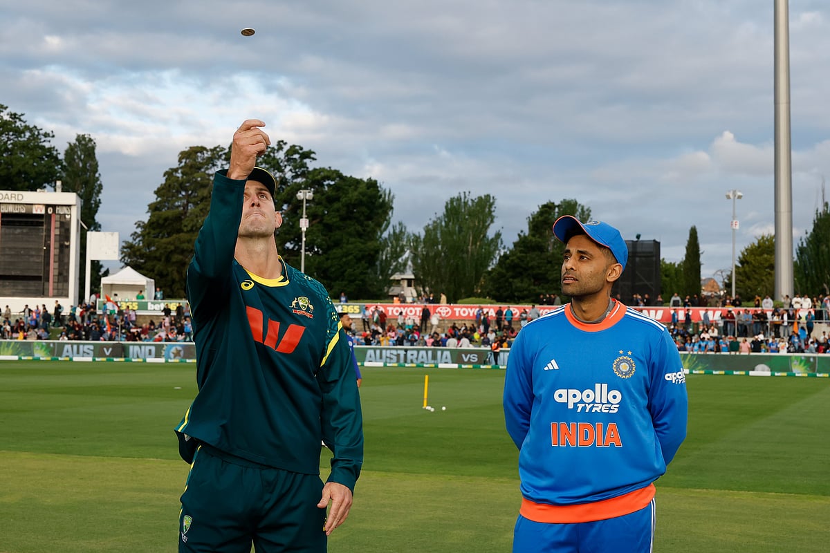 India vs Australia, 1st T20I: ಟಾಸ್ ಗೆದ್ದ ಆಸ್ಟ್ರೇಲಿಯಾ ಬೌಲಿಂಗ್ ಆಯ್ಕೆ; ನಿತೀಶ್ ಕುಮಾರ್ ರೆಡ್ಡಿ ಔಟ್, ಕುಲದೀಪ್ ಯಾದವ್ಗೆ ಸ್ಥಾನ!