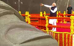 'ಉಕ್ಕಿನ ಮನುಷ್ಯ' ಸರ್ದಾರ್ ವಲ್ಲಭಬಾಯಿ ಪಟೇಲ್ ಜಯಂತಿ: ಗುಜರಾತ್ ನ ಏಕತೆ ಪ್ರತಿಮೆಗೆ ಪ್ರಧಾನಿ ಮೋದಿ ನಮನ