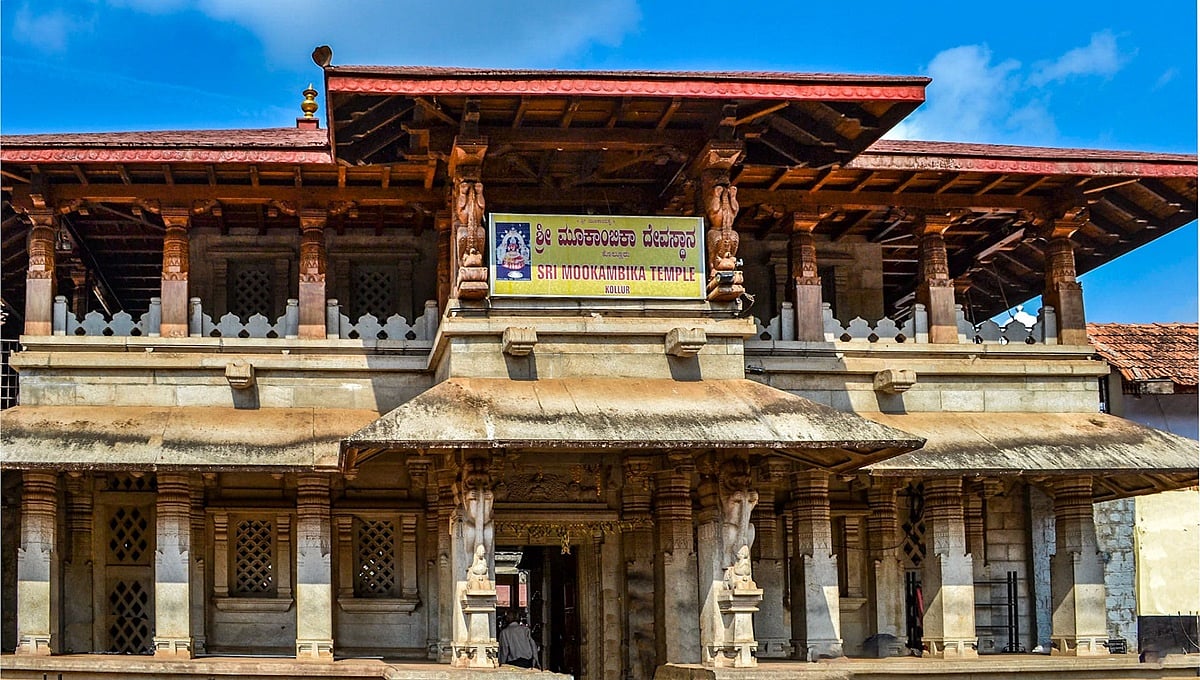 ಮಹಾಕಾಳಿ, ಮಹಾಲಕ್ಷ್ಮಿ, ಮಹಾಸರಸ್ವತಿಯರ ಜೊತೆಗೆ ತ್ರಿಮೂರ್ತಿಗಳಿಗೆ ಪೂಜೆ; ಶ್ರೀ ಚಕ್ರರೂಪದಲ್ಲಿ ಆದಿಶಕ್ತಿ; ಗ್ರಹಣ ಸಮಯದಲ್ಲೂ ಮುಚ್ಚದ ಶಕ್ತಿ ಪೀಠವಿದು!