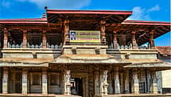 ಮಹಾಕಾಳಿ, ಮಹಾಲಕ್ಷ್ಮಿ, ಮಹಾಸರಸ್ವತಿಯರ ಜೊತೆಗೆ ತ್ರಿಮೂರ್ತಿಗಳಿಗೆ ಪೂಜೆ; ಶ್ರೀ ಚಕ್ರರೂಪದಲ್ಲಿ ಆದಿಶಕ್ತಿ; ಗ್ರಹಣ ಸಮಯದಲ್ಲೂ ಮುಚ್ಚದ ಶಕ್ತಿ ಪೀಠವಿದು!