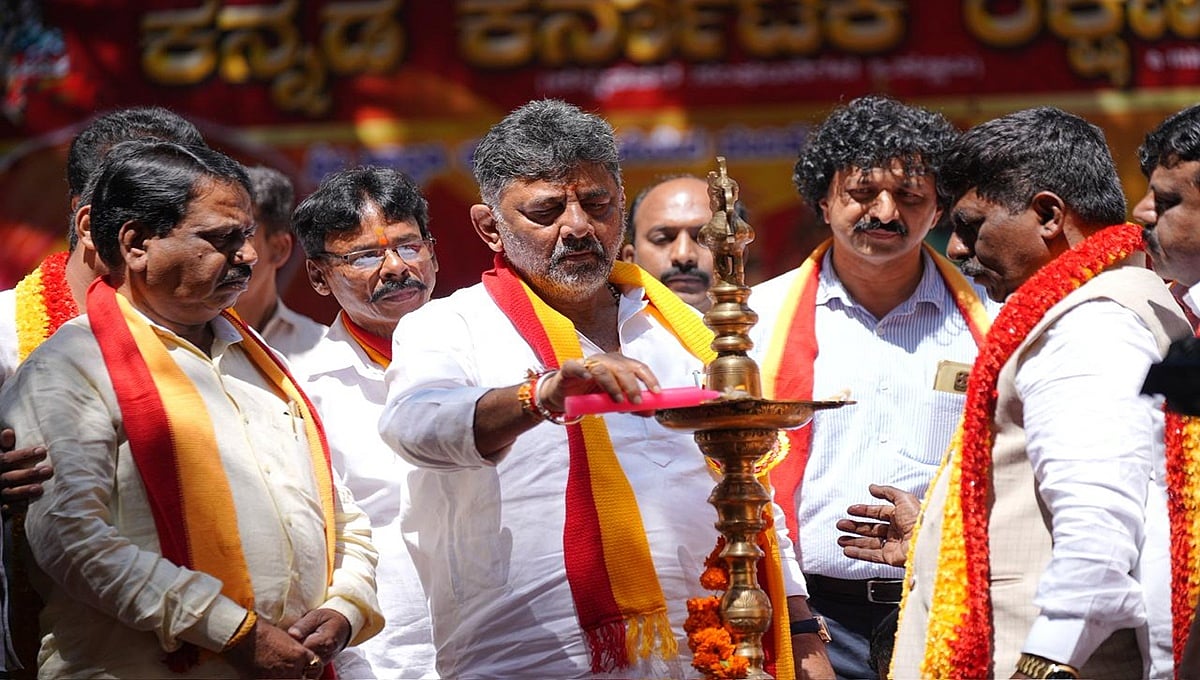 ನವೆಂಬರ್ ಪೂರ್ತಿ ಕನ್ನಡ ಧ್ವಜ ಹಾರಿಸುವ ಬಗ್ಗೆ ಸಂಪುಟದಲ್ಲಿ ತೀರ್ಮಾನ; ಮುಂಬೈನ ಮೂಲೆ, ಮೂಲೆಯಲ್ಲಿ ಕಸದ ರಾಶಿ: DCM
