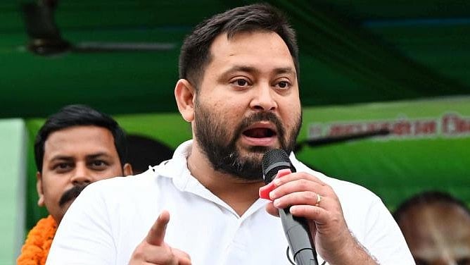 Bihar Poll: ಕೂಸು ಹುಟ್ಟುವ ಮುನ್ನವೇ ಕುಲಾವಿ; ನವೆಂಬರ್ 18 ಕ್ಕೆ 'ಸಿಎಂ' ಆಗಿ ಪ್ರಮಾಣ ವಚನ ಸ್ವೀಕರಿಸ್ತೀನಿ- ತೇಜಸ್ವಿ ಯಾದವ್ 