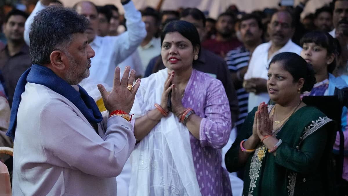 ಬಿಹಾರ ವಿಧಾನಸಭಾ ಚುನಾವಣೆ; ಬೆಂಗಳೂರಿನಲ್ಲಿ ಕಾಂಗ್ರೆಸ್ ಬಿರುಸಿನ ಪ್ರಚಾರ; ಬಿಹಾರಿಗಳ ಭೇಟಿ ಮಾಡಿ ಮತಯಾಚಿಸಿದ ಡಿಕೆಶಿ