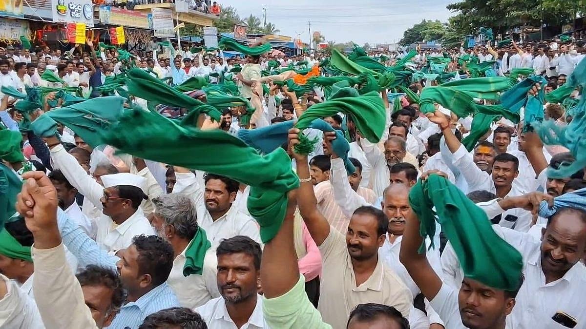 ಬೆಳಗಾವಿ: ಕಬ್ಬು ಬೆಳೆಗಾರರ ಪ್ರತಿಭಟನೆ ತೀವ್ರ; 3,500 ರೂ ಬೆಂಬಲ ಬೆಲೆ ನಿಗದಿಗೆ ಒತ್ತಾಯ; ಬಿಜೆಪಿ ಬೆಂಬಲ; Video
