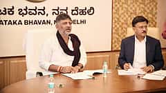 ರಾಜ್ಯದಲ್ಲಿ ನಾಯಕತ್ವ ಬದಲಾವಣೆ ಚರ್ಚೆ ನಡುವೆ ಡಿ.ಕೆ ಶಿವಕುಮಾರ್ ದೆಹಲಿಗೆ ಆಗಮನ! ವರಿಷ್ಠರನ್ನು ಭೇಟಿಯಾಗ್ತಾರಾ?