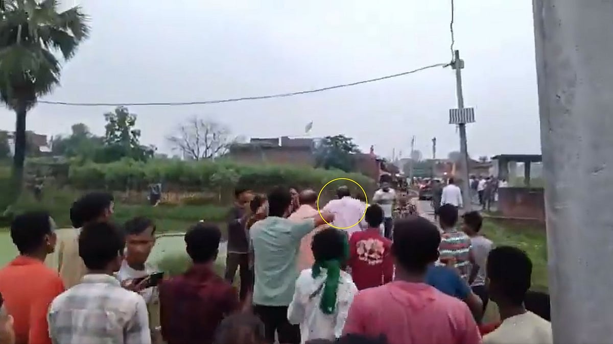 Bihar Election 2025: ಐದು ವರ್ಷದ ಬಳಿಕ ಮತ ಕೇಳಲು ಬಂದ ಶಾಸಕನ ಚಳಿ ಬಿಡಿಸಿದ ಮತದಾರರು; ಕಾರ್ ಮೇಲೆ ಹತ್ತಿ ಹಲ್ಲೆ! Video