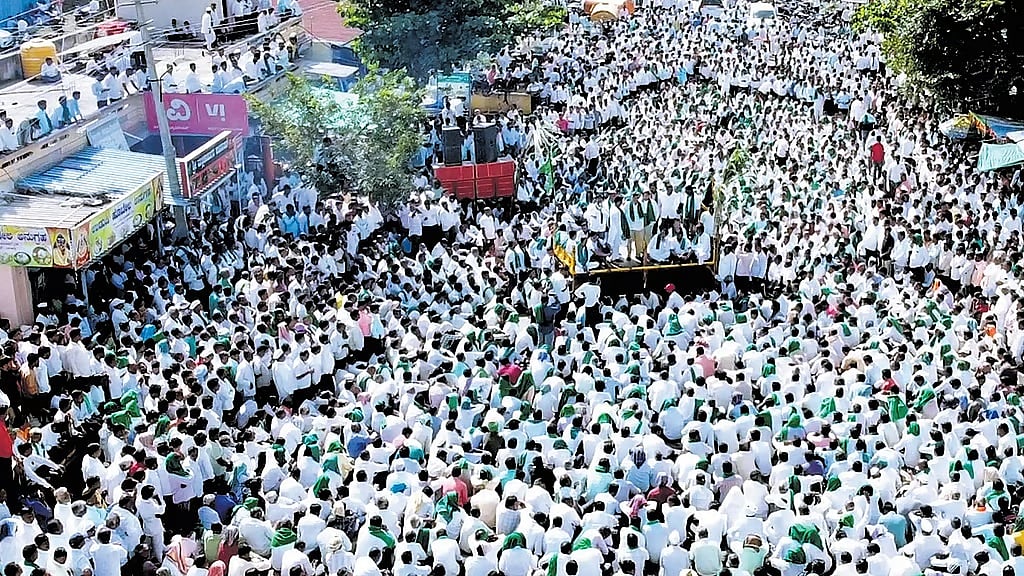 ಕಹಿಯಾದ ಕಬ್ಬು: ರೈತರ ಪ್ರತಿಭಟನೆಯಿಂದ ಉತ್ತರ ಕರ್ನಾಟಕದ ಸಕ್ಕರೆ ಕಾರ್ಖಾನೆಗಳು ಸ್ತಬ್ಧ; ಇಕ್ಕಟ್ಟಿನಲ್ಲಿ ಸರ್ಕಾರ