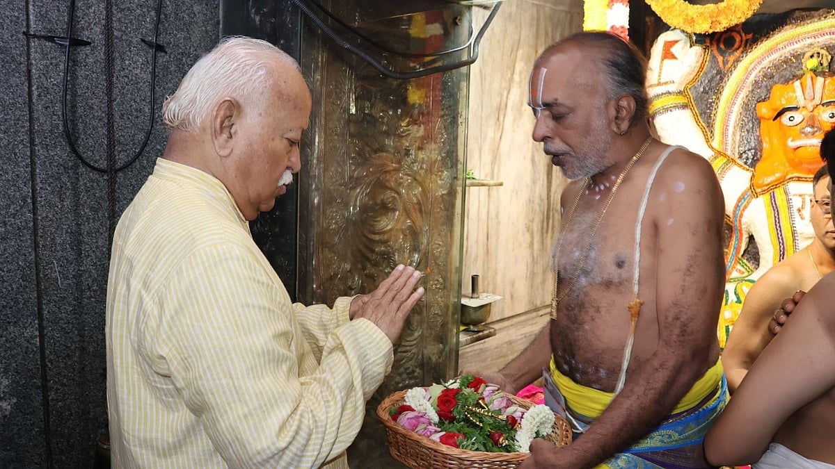 ಗಾಳಿ ಆಂಜನೇಯ ಸ್ವಾಮಿ ದೇವಸ್ಥಾನಕ್ಕೆ RSS ಮುಖ್ಯಸ್ಥ ಮೋಹನ್ ಭಾಗವತ್ ಭೇಟಿ: ವಿಶೇಷ ಪೂಜೆ ಸಲ್ಲಿಕೆ