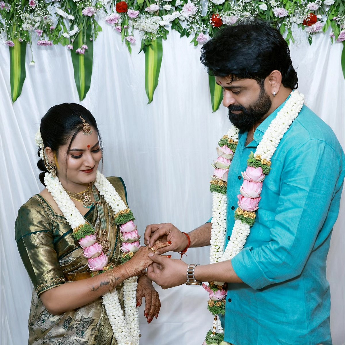 ಉಗ್ರಂ ಮಂಜುಗೆ ಕೂಡಿಬಂದ ಕಂಕಣಭಾಗ್ಯ; ಸಂಧ್ಯಾ ಜೊತೆ ನಿಶ್ಚಿತಾರ್ಥ ಮಾಡಿಕೊಂಡ ಬಿಗ್ ಬಾಸ್ ಖ್ಯಾತಿಯ ನಟ!