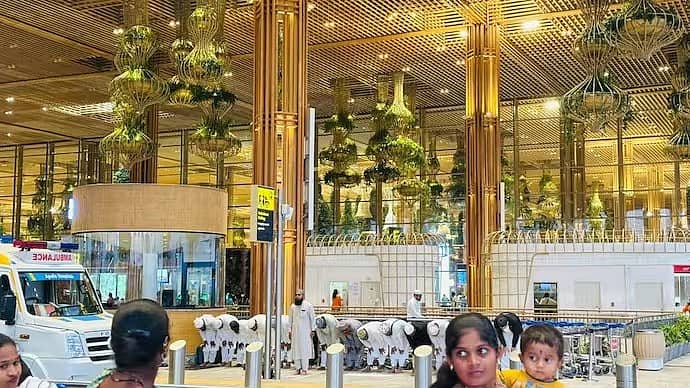 ಬೆಂಗಳೂರು ವಿಮಾನ ನಿಲ್ದಾಣದಲ್ಲಿ ಸಾಮೂಹಿಕ 'ನಮಾಜ್': ಅನುಮತಿ ಕೊಟ್ಟವರು ಯಾರು? ಸಿದ್ದರಾಮಯ್ಯಗೆ ಬಿಜೆಪಿ ಪ್ರಶ್ನೆ! Video