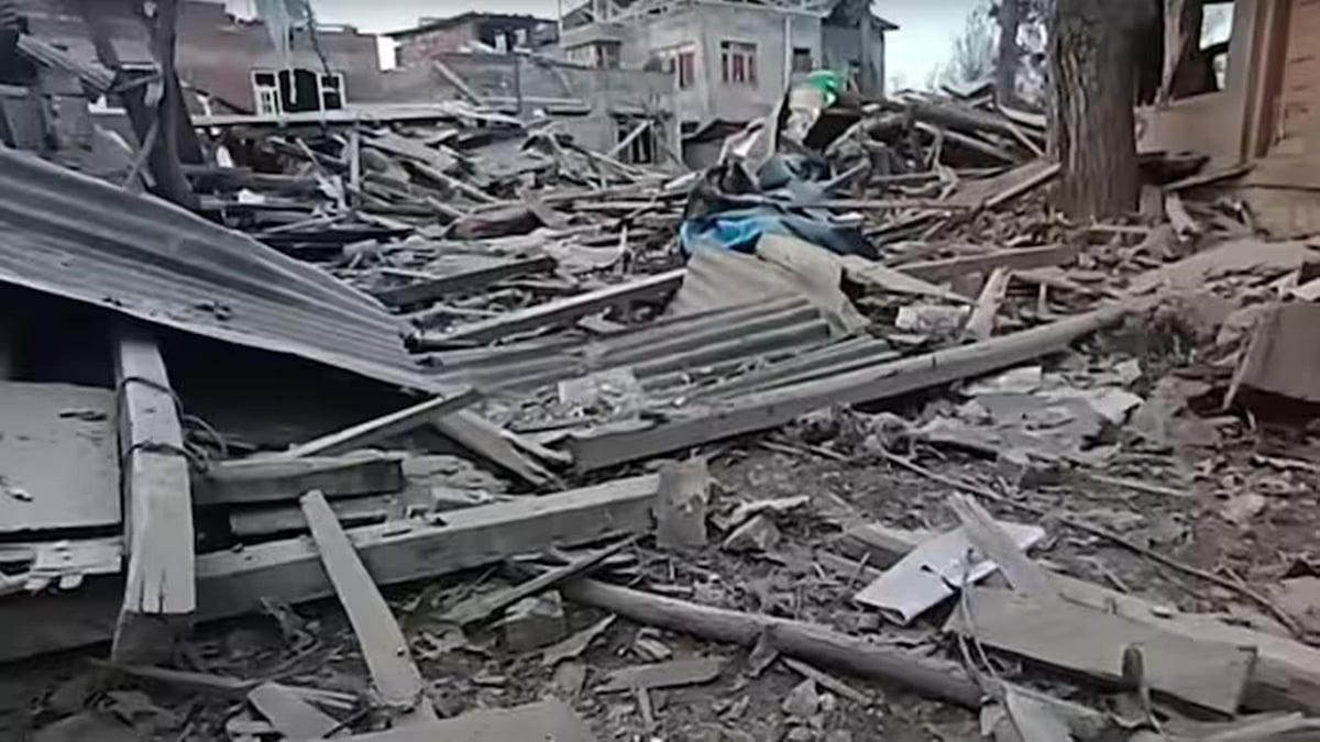 Delhi blast: 12 ಜನರ ಸಾವಿಗೆ ಕಾರಣವಾದ ಪುಲ್ವಾಮಾದ ಶಂಕಿತ ಆರೋಪಿ ಡಾ. ಉಮರ್ ನಬಿ ಮನೆ ಧ್ವಂಸ; Video