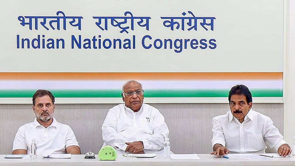 ಬಿಹಾರದಲ್ಲಿ ಹೀನಾಯ ಸೋಲು: ಖರ್ಗೆ ನಿವಾಸದಲ್ಲಿ ಮಹತ್ವದ ಸಭೆ; ಫಲಿತಾಂಶದ ಬಗ್ಗೆ ರಾಹುಲ್ ಗಾಂಧಿ ಚರ್ಚೆ