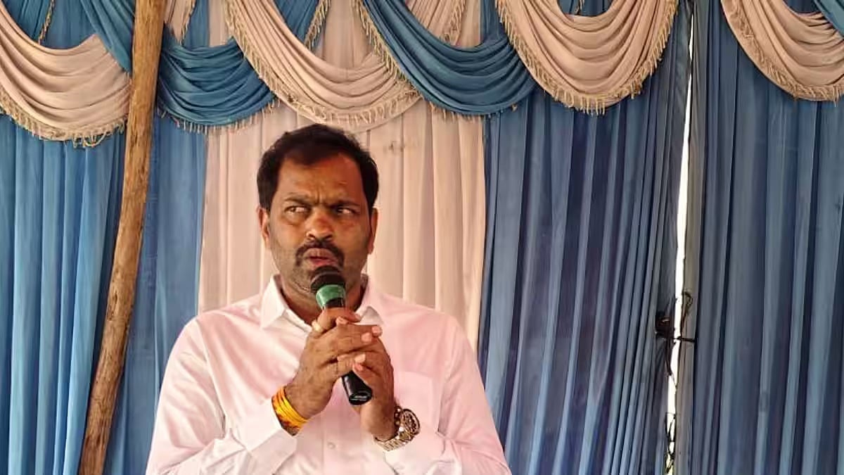 ಮೈಸೂರು: ಸಮಸ್ಯೆ ಹೇಳಲು ಬಂದಿದ್ದ ಕಾರ್ಯಕರ್ತನಿಗೆ ಕಾಂಗ್ರೆಸ್ ಶಾಸಕನಿಂದ ಕಪಾಳ ಮೋಕ್ಷ?