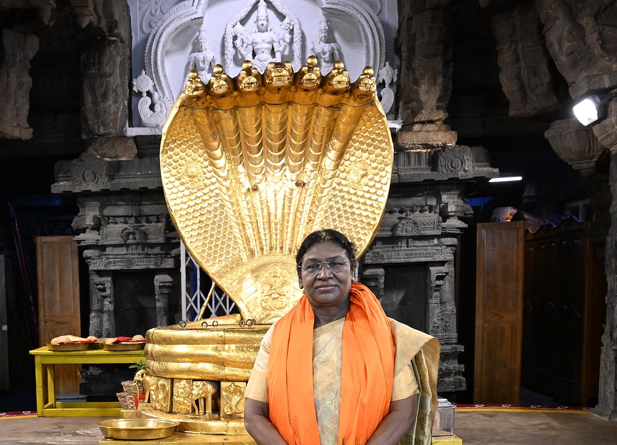 ತಿರುಪತಿಗೆ ಭೇಟಿ ನೀಡಿ ವೆಂಕಟೇಶ್ವರನಿಗೆ ಪೂಜೆ ಸಲ್ಲಿಸಿದ ರಾಷ್ಟ್ರಪತಿ ದ್ರೌಪದಿ ಮುರ್ಮು; Video