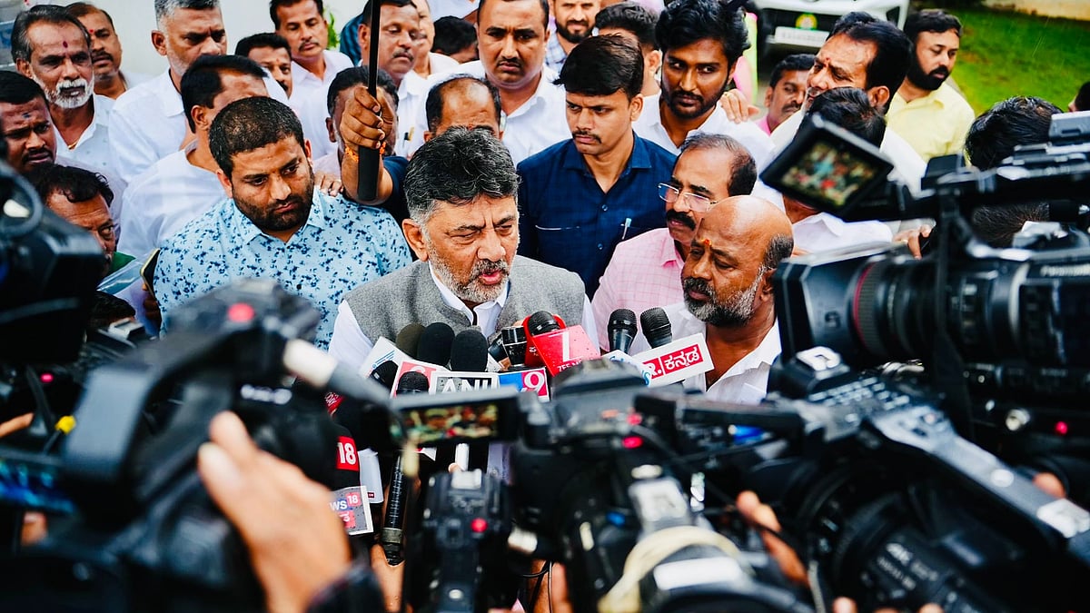 Video: 'ಮನೆಹಾಳು ಕೆಲಸ ಬೇಡ.. ನನ್ನ ಮತ್ತು ಕುಮಾರಸ್ವಾಮಿ ನಡುವೆ ತಂದಿಡಬೇಡಿ..'; ಮಾಧ್ಯಮಗಳ ವಿರುದ್ಧ ಡಿ.ಕೆ ಶಿವಕುಮಾರ್ ಕಿಡಿ