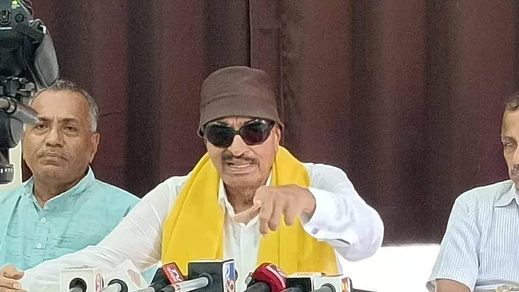 ಸಿಎಂ ಸ್ಥಾನದಿಂದ ಸಿದ್ದು ಕೆಳಗಿಳಿಸುವ ಪ್ರಯತ್ನ: 'ಬೆಂಕಿಯೊಂದಿಗೆ ಸರಸ' ಬೇಡ; ವಾಟಾಳ್ ನಾಗರಾಜ್ ಎಚ್ಚರಿಕೆ!
