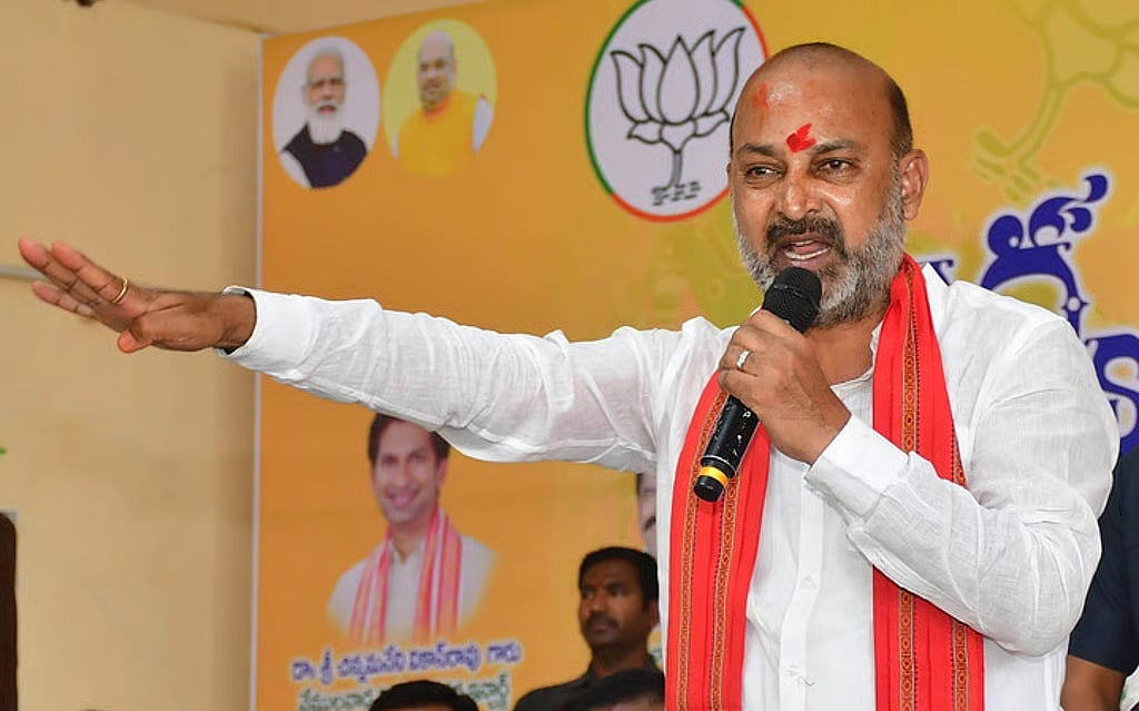 ಬಿಜೆಪಿ ಬೆಂಬಲಿತ ಅಭ್ಯರ್ಥಿ ಆಯ್ಕೆ ಮಾಡಿ ತಕ್ಷಣವೇ ಅಭಿವೃದ್ಧಿಗೆ 10 ಲಕ್ಷ ರೂ ಪಡೆಯಿರಿ: ಕೇಂದ್ರ ಸಚಿವ ಬಂಡಿ ಸಂಜಯ್ ಕುಮಾರ್ ಆಫರ್