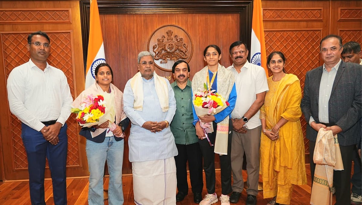 ರಾಜ್ಯದ ಮಹಿಳಾ ಕ್ರೀಡಾಪಟುಗಳನ್ನು ಸನ್ಮಾನಿಸಿ, ತಲಾ 5 ಲಕ್ಷ ರೂ ಬಹುಮಾನ ಘೋಷಿಸಿದ ಸಿಎಂ