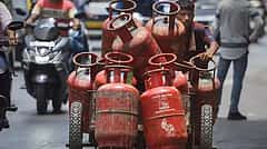 LPG ಆಮದು: ಭಾರತ-ಅಮೆರಿಕ ಒಪ್ಪಂದ ತೈಲ ಸಂಸ್ಥೆಗಳಿಗೆ ದುಬಾರಿ; ಗ್ರಾಹಕರ ಮೇಲೆ ಪರಿಣಾಮ? ತಜ್ಞರು ಹೇಳಿದ್ದೇನು?