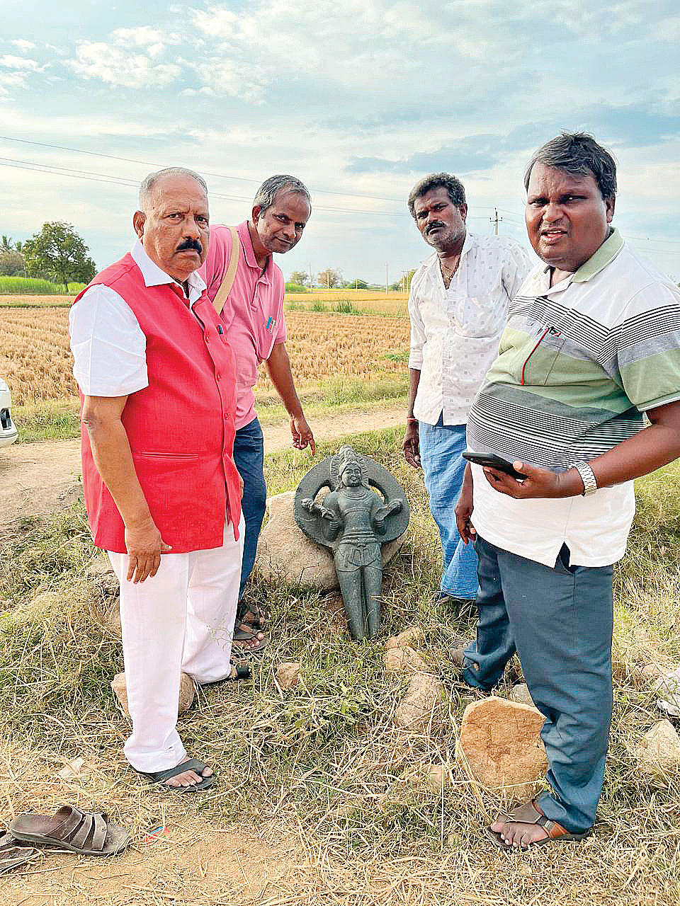 ಬಳ್ಳಾರಿ ಜಿಲ್ಲೆಯಲ್ಲಿ ಇತ್ತೀಚೆಗೆ ಅಪರೂಪದ ಸೂರ್ಯ ವಿಗ್ರಹ ಪತ್ತೆ