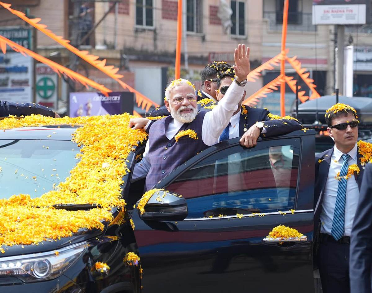 ಕೃಷ್ಣನೂರು ಉಡುಪಿಯಲ್ಲಿ ಪ್ರಧಾನಿ ಮೋದಿ ರೋಡ್ ಶೋ: ಲಕ್ಷಾಂತರ ಜನರಿಂದ ಹೂಮಳೆ ಸುರಿಸಿ ಸ್ವಾಗತ! Video