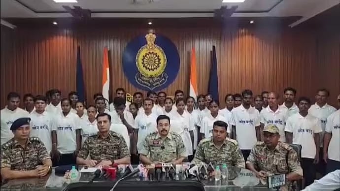 26 ಭಾರತೀಯ ಸೈನಿಕರ ಹತ್ಯೆಗೆ ಕಾರಣವಾಗಿದ್ದ ಭೀಮಾ ಸೇರಿದಂತೆ 37 ನಕ್ಸಲರು ಶರಣು!