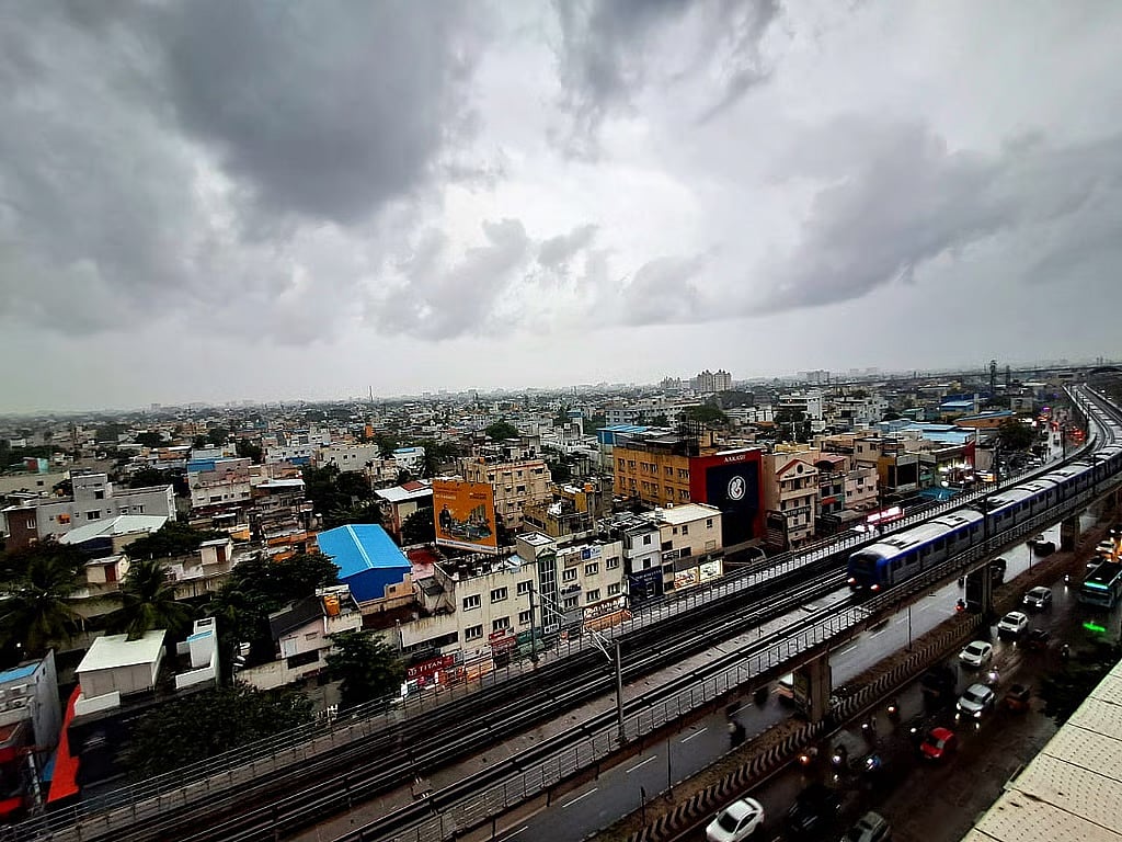 Cyclone Ditwah ದುರ್ಬಲ; ಆದರೂ ತಮಿಳುನಾಡಿನ ಕರಾವಳಿ ಜಿಲ್ಲೆಗಳಿಗೆ ರೆಡ್, ಆರೆಂಜ್ ಅಲರ್ಟ್ ಮುಂದುವರಿಕೆ