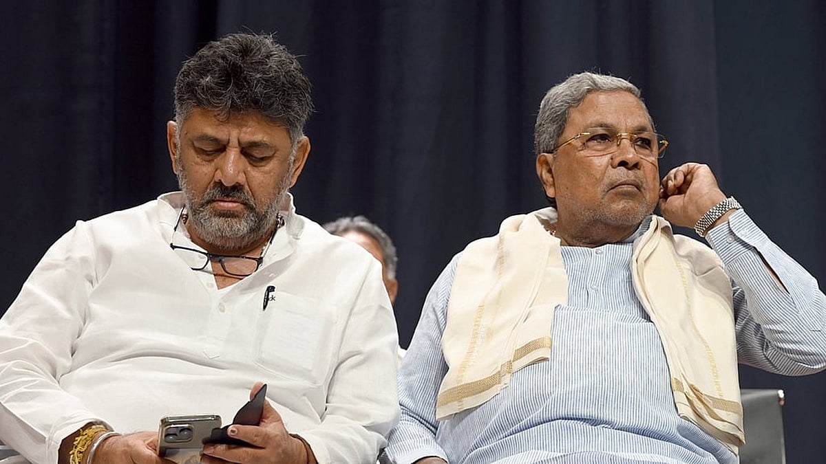 ಮುಗಿಯದ ಸಂಪುಟ ವಿಸ್ತರಣೆ, ಪಟ್ಟಕ್ಕಾಗಿ ಡಿಕೆಶಿ ಬವಣೆ: CM ಬಣದ ಅಹಿಂದ ಅಸ್ತ್ರ, ಸಿದ್ದರಾಮಯ್ಯಗೆ ಮೌನವೇ ಶಸ್ತ್ರ; ಕಾಂಗ್ರೆಸ್ ಹೈಕಮಾಂಡ್ ಗೆ ರಾಜಕೀಯ ಸಂಕಷ್ಟ!
