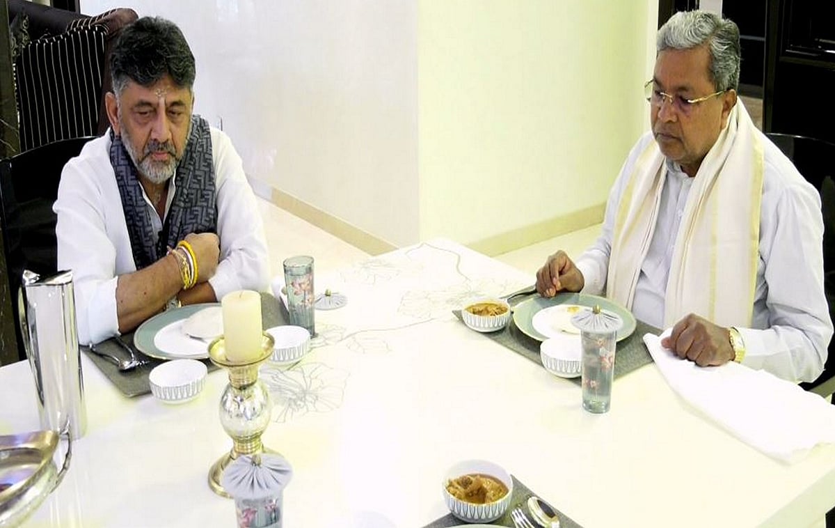 'ನಾನೇ ಹಳ್ಳಿಯಿಂದ ಕೋಳಿ ತರಿಸಿ ಅಡುಗೆ ಮಾಡಲು ಹೇಳಿದ್ದೆ, ಡಿಕೆಶಿ ನಾನ್ ವೆಜ್ ಮುಟ್ಟಲ್ಲ': ಸಿದ್ದರಾಮಯ್ಯ; ತಿಂಡಿ ಸೇವನೆ ನಂತರ ಹೋಂ ಟೂರ್; Video
