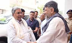 ಡಿಸಿಎಂ ನಿವಾಸಕ್ಕೆ ಬ್ರೇಕ್ ಫಾಸ್ಟ್ ಗೆ ಆಗಮಿಸಿದ ಸಿಎಂ ಸಿದ್ದರಾಮಯ್ಯ; ಡಿ.ಕೆ ಸೋದರರಿಂದ ಸ್ವಾಗತ; Video