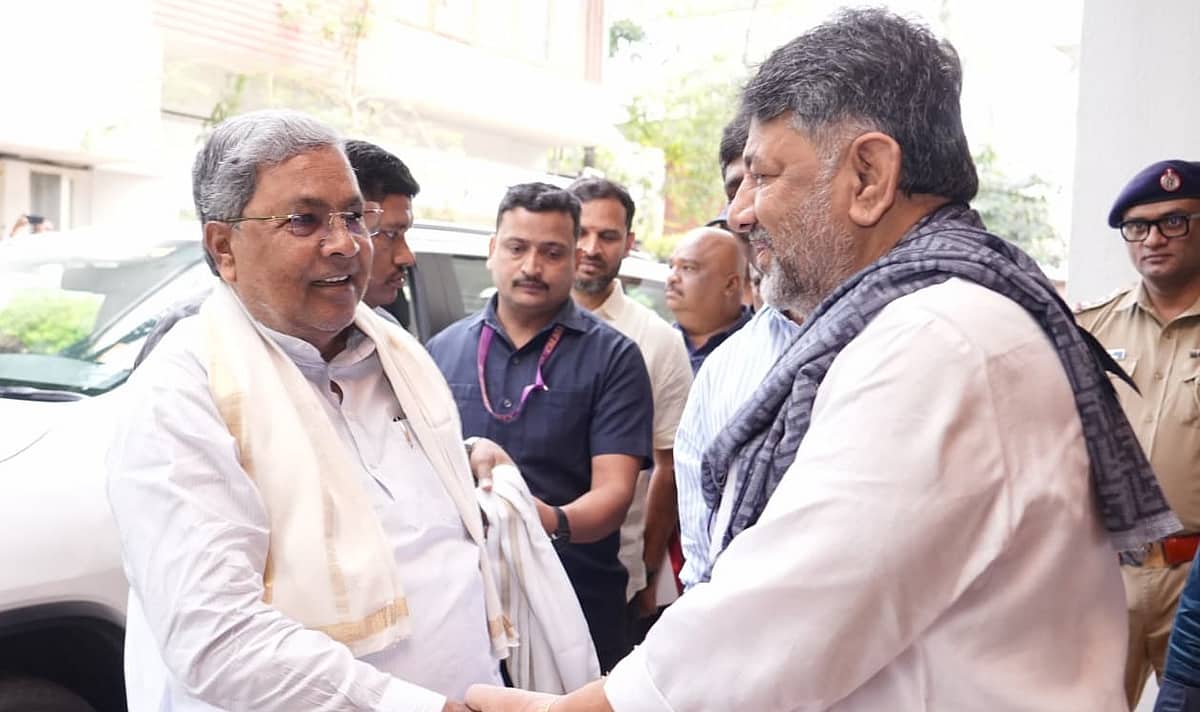 ಡಿಸಿಎಂ ನಿವಾಸಕ್ಕೆ ಬ್ರೇಕ್ ಫಾಸ್ಟ್ ಗೆ ಆಗಮಿಸಿದ ಸಿಎಂ ಸಿದ್ದರಾಮಯ್ಯ; ಡಿ.ಕೆ ಸೋದರರಿಂದ ಸ್ವಾಗತ; Video