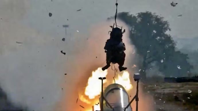 ಫೈಟರ್ ಏರ್ ಕ್ರಾಫ್ಟ್ ಎಸ್ಕೇಂ ಸಿಸ್ಟಂನ ಹೈ-ಸ್ಪೀಡ್ ಪರೀಕ್ಷೆ ನಡೆಸಿದ DRDO- Video