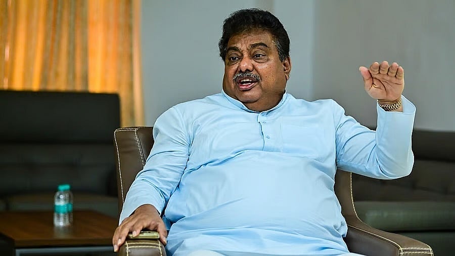 ಮೊಬೈಲ್-ಎಲೆಕ್ಟ್ರಾನಿಕ್ಸ್ ಉತ್ಪನ್ನಗಳ ತಯಾರಿಕೆ: 150 ಶತಕೋಟಿ ಡಾಲರ್ ಹೂಡಿಕೆ ಗುರಿ- ಎಂ.ಬಿ ಪಾಟೀಲ್