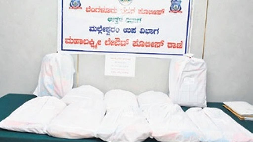 ಬೆಂಗಳೂರು ವಿಮಾನ ನಿಲ್ದಾಣದಲ್ಲಿ 18.60 ಕೋಟಿ ರೂ ಮೌಲ್ಯದ ಗಾಂಜಾ ಕಳ್ಳಸಾಗಣೆ: ದಂಪತಿ ಬಂಧನ