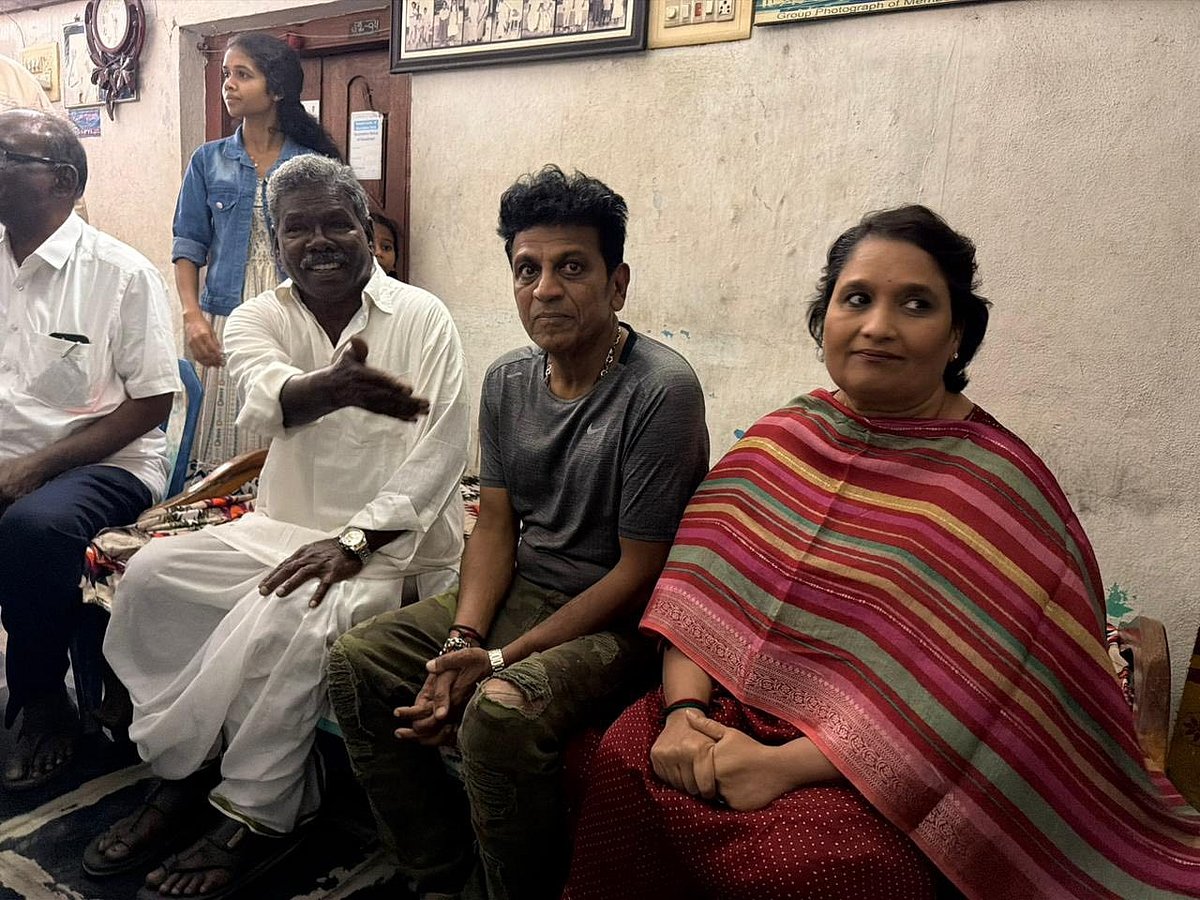 'ಗುಮ್ಮಡಿ ನರಸಯ್ಯ' ಚಿತ್ರಕ್ಕೆ ಮುಹೂರ್ತ: ಮಾಜಿ ಶಾಸಕರ ನಿವಾಸಕ್ಕೆ ನಟ ಶಿವರಾಜ್ ಕುಮಾರ್ ಭೇಟಿ