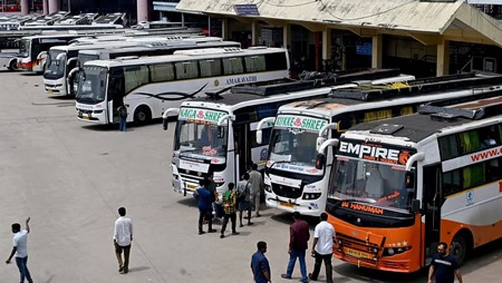 Indigo airlines ಬಿಕ್ಕಟ್ಟು: ಖಾಸಗಿ ಬಸ್ ಸಂಸ್ಥೆಗಳಿಂದ ಪರಿಸ್ಥಿತಿ ಲಾಭ ಪಡೆಯಲು ಯತ್ನ; ಬೆಂಗಳೂರು-ಮುಂಬೈ ಬಸ್ ಟಿಕೆಟ್ ದರ 9,000 ರೂ!