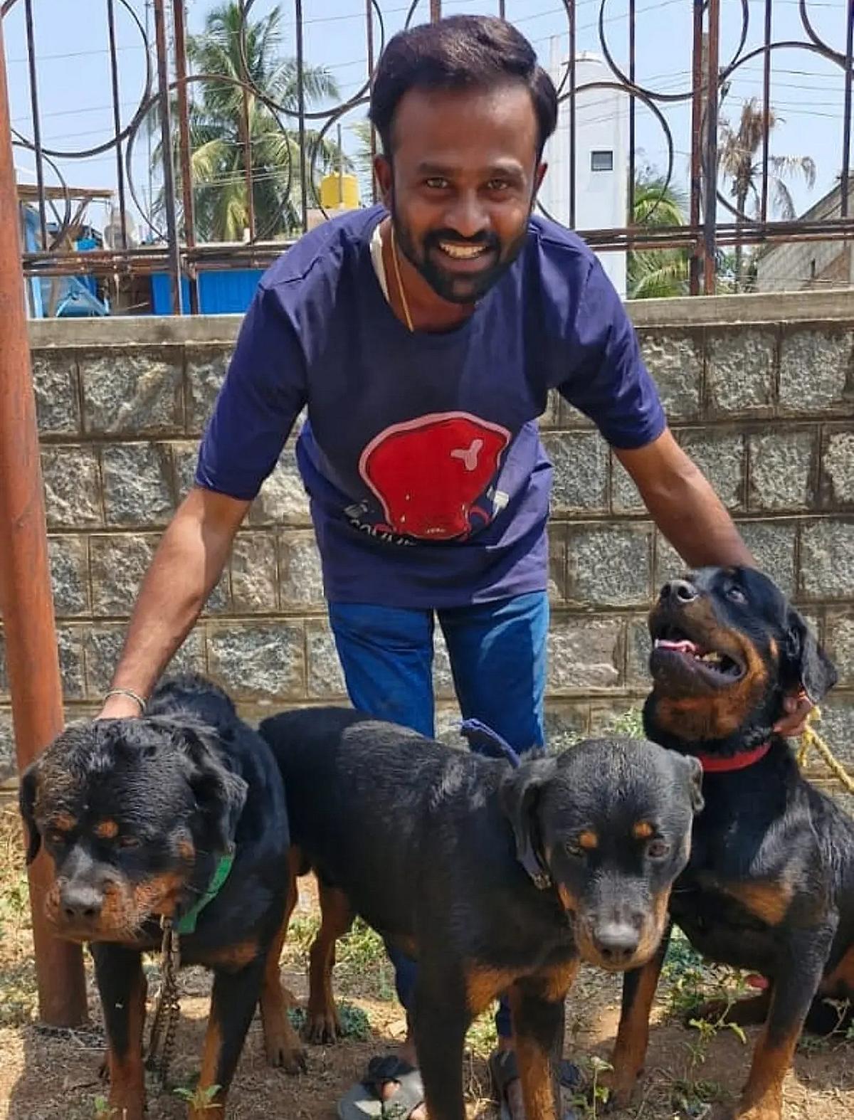 ನಾಯಿಗಳ ಮಾಲೀಕ ಶೈಲೇಶ್ ಕುಮಾರ್ ಬಿ